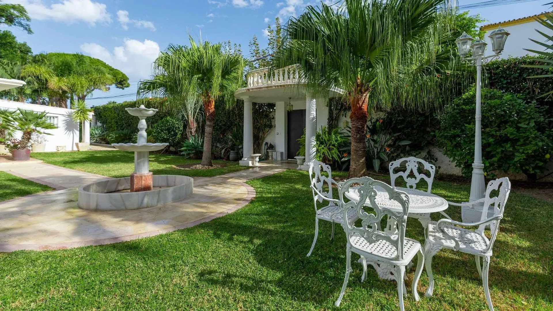 Lovely Villa Las Palmeras Marbella Spain